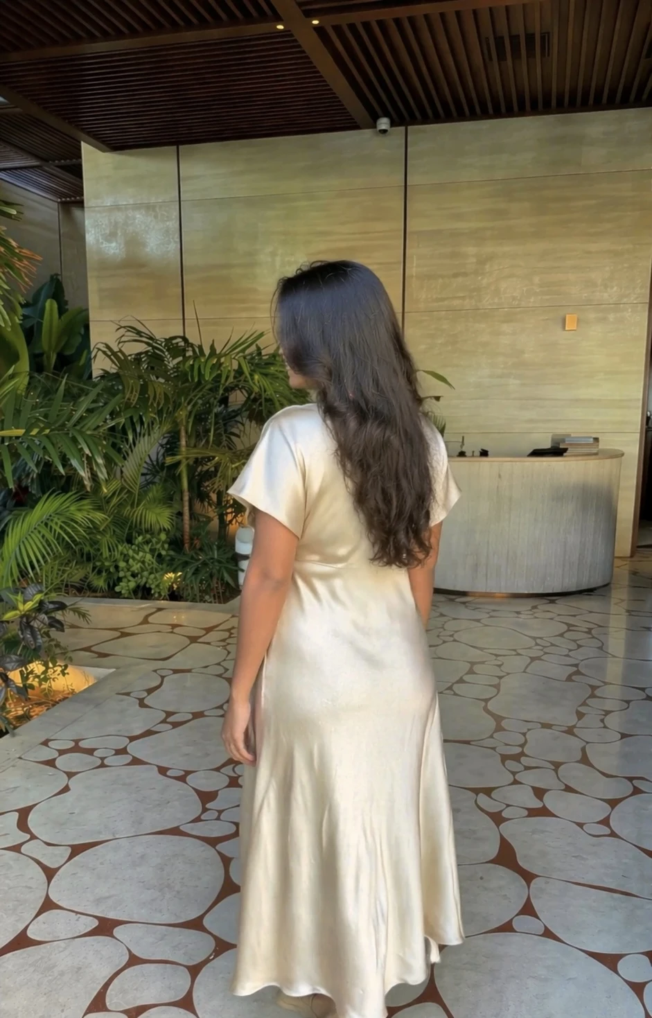 Robe Satinée Éclat - Nude — 3